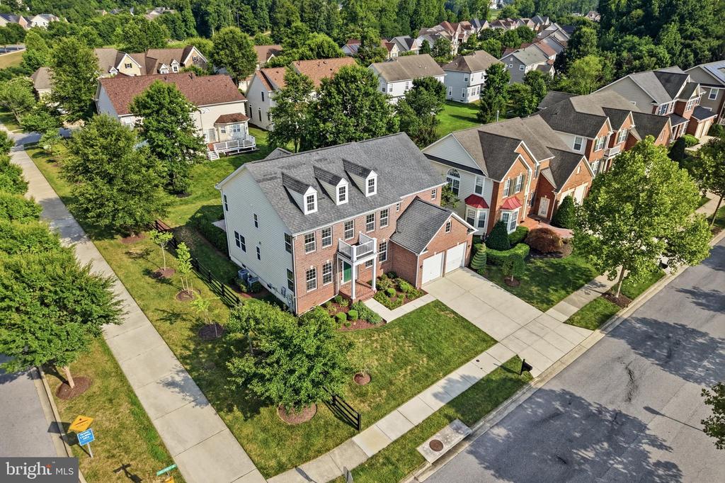 2700 LAKE FOREST DRIVE