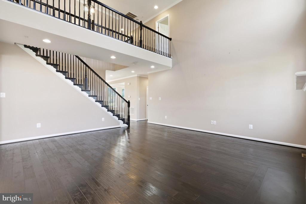 2700 LAKE FOREST DRIVE