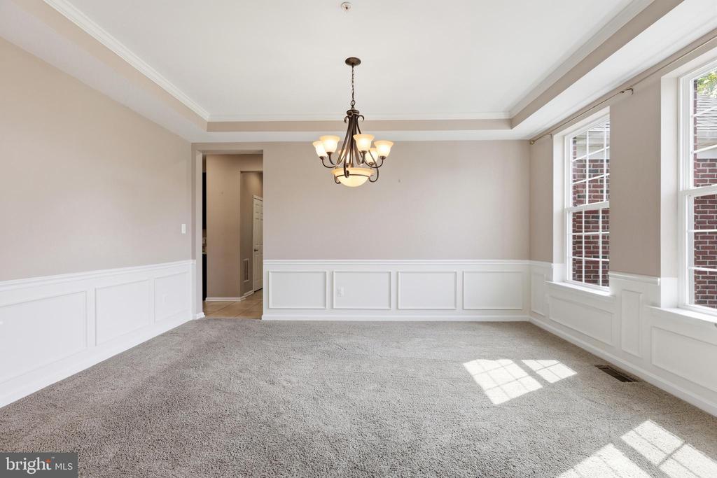 2700 LAKE FOREST DRIVE