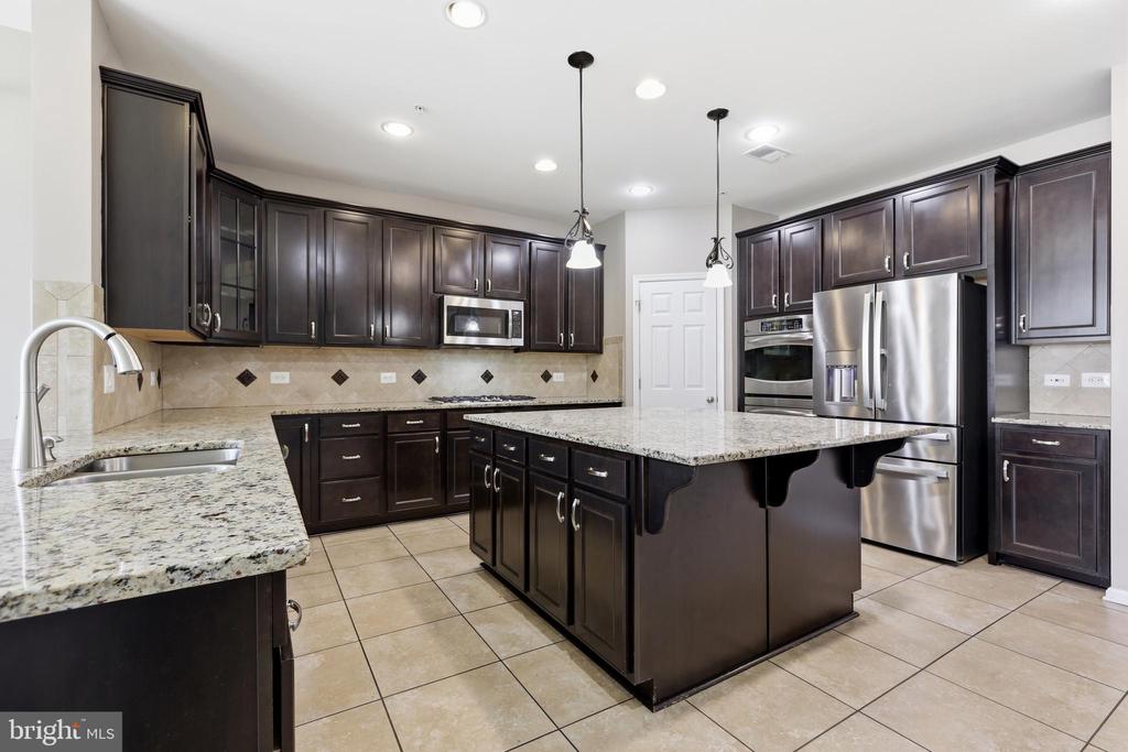 2700 LAKE FOREST DRIVE