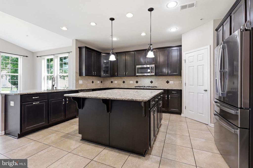 2700 LAKE FOREST DRIVE