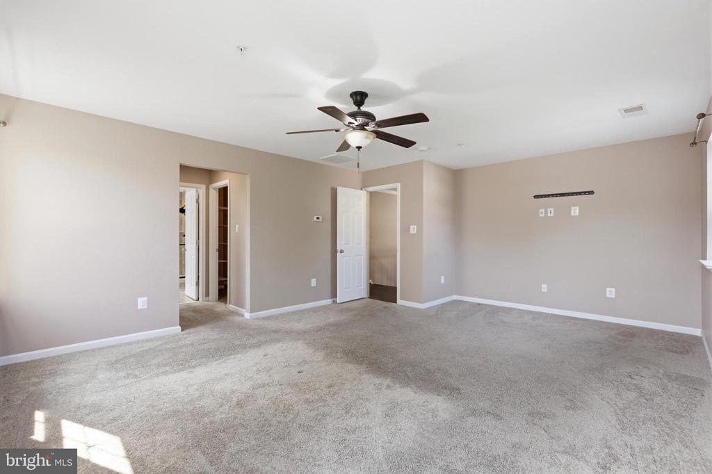 2700 LAKE FOREST DRIVE