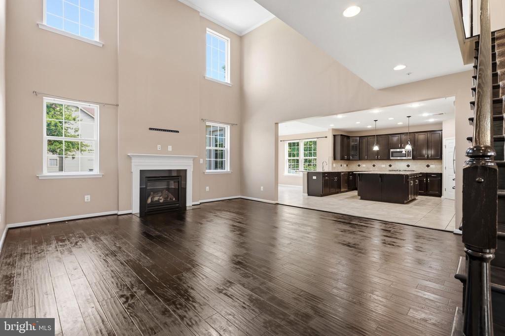 2700 LAKE FOREST DRIVE