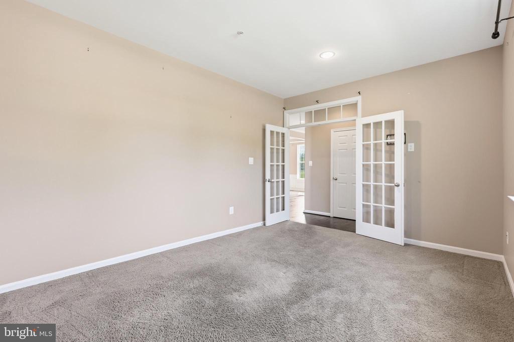 2700 LAKE FOREST DRIVE