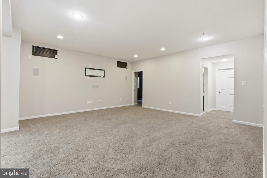 2700 LAKE FOREST DRIVE