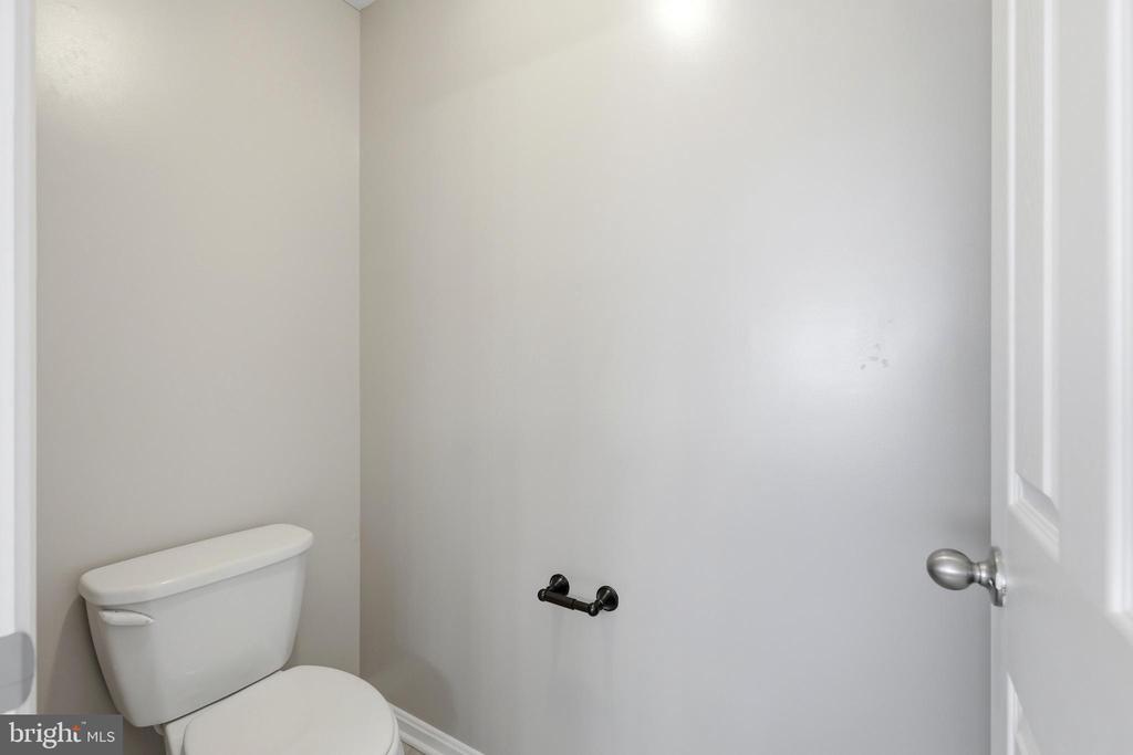 2700 LAKE FOREST DRIVE