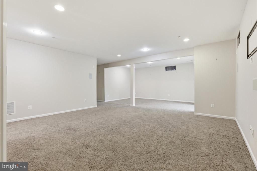 2700 LAKE FOREST DRIVE