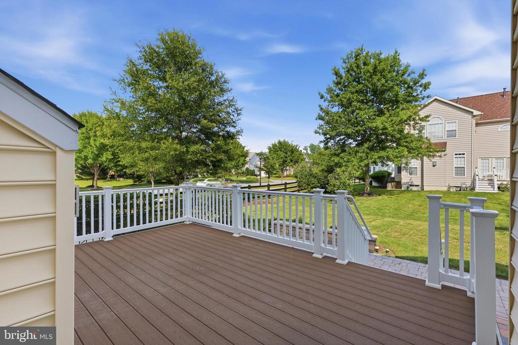 2700 LAKE FOREST DRIVE