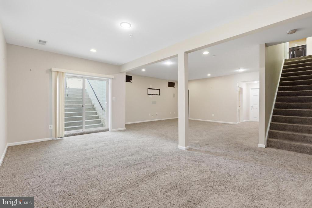 2700 LAKE FOREST DRIVE