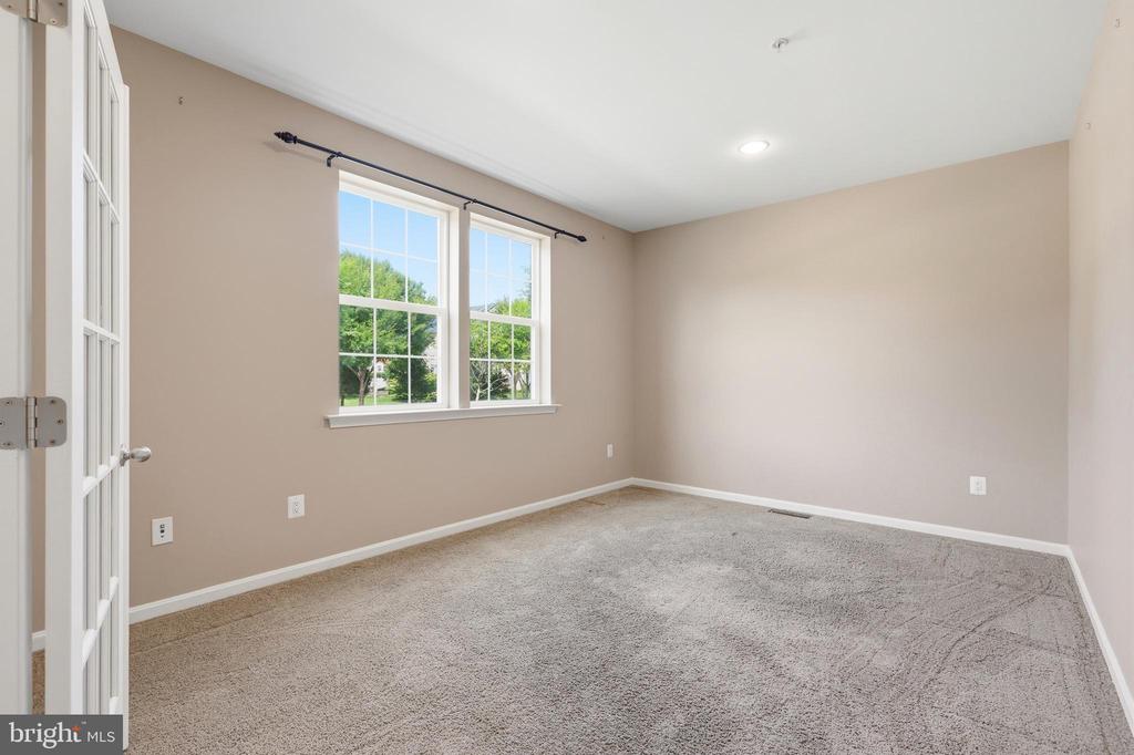 2700 LAKE FOREST DRIVE