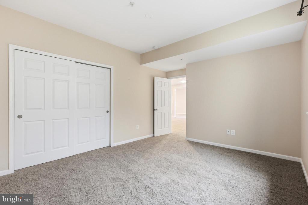 2700 LAKE FOREST DRIVE