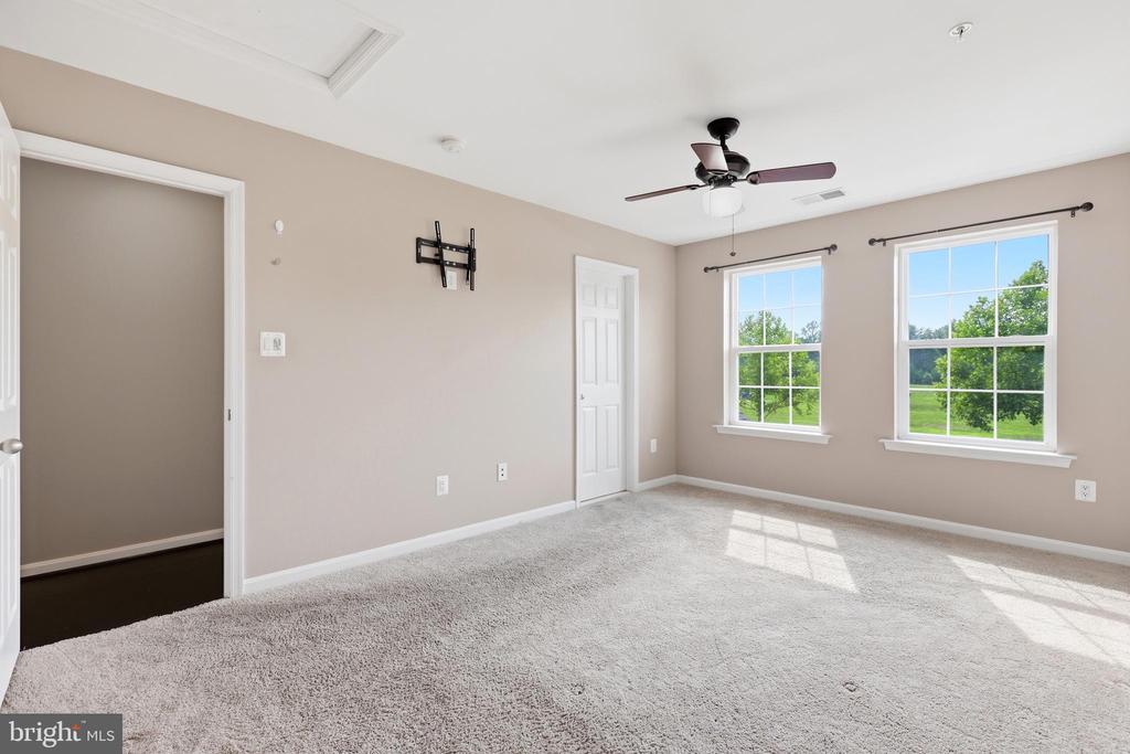 2700 LAKE FOREST DRIVE
