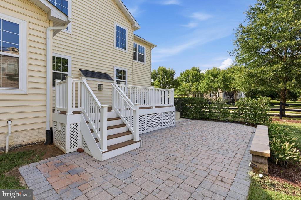 2700 LAKE FOREST DRIVE