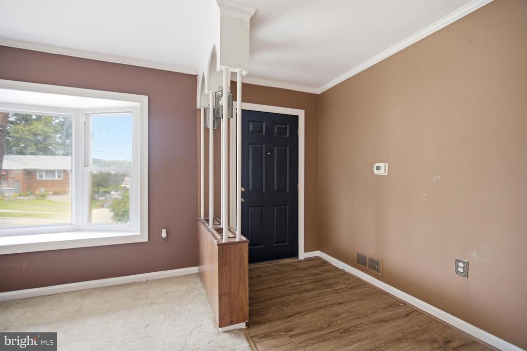 907 LURAY PLACE