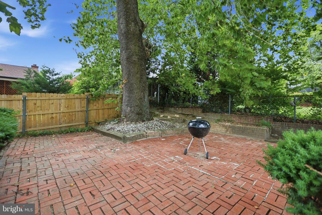 907 LURAY PLACE