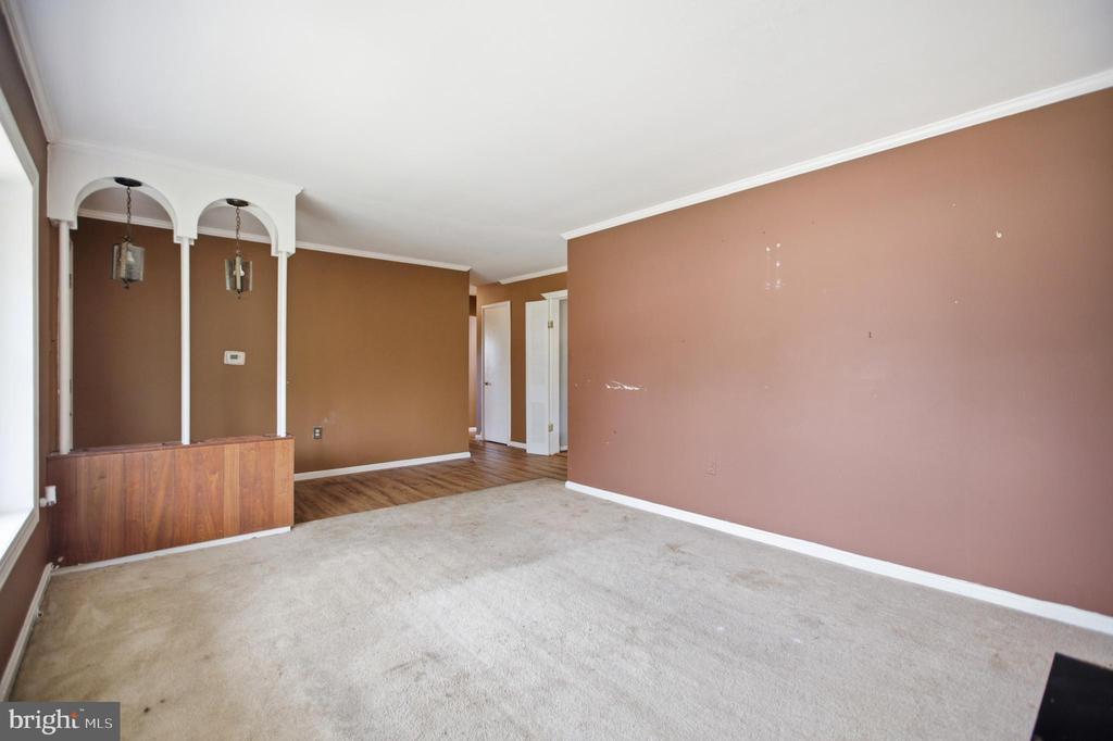 907 LURAY PLACE