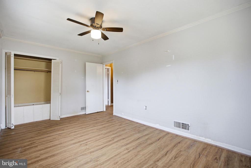 907 LURAY PLACE