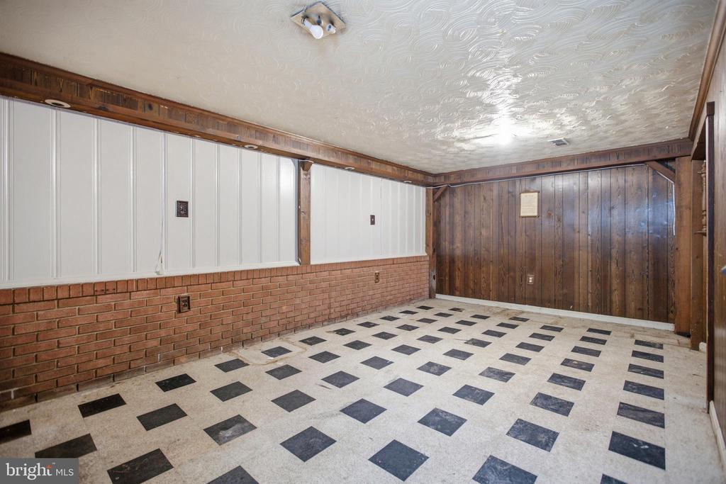 907 LURAY PLACE