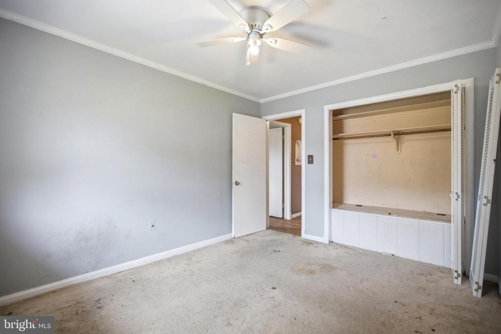 907 LURAY PLACE