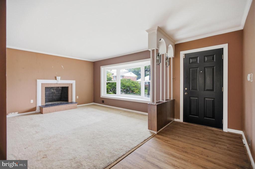 907 LURAY PLACE