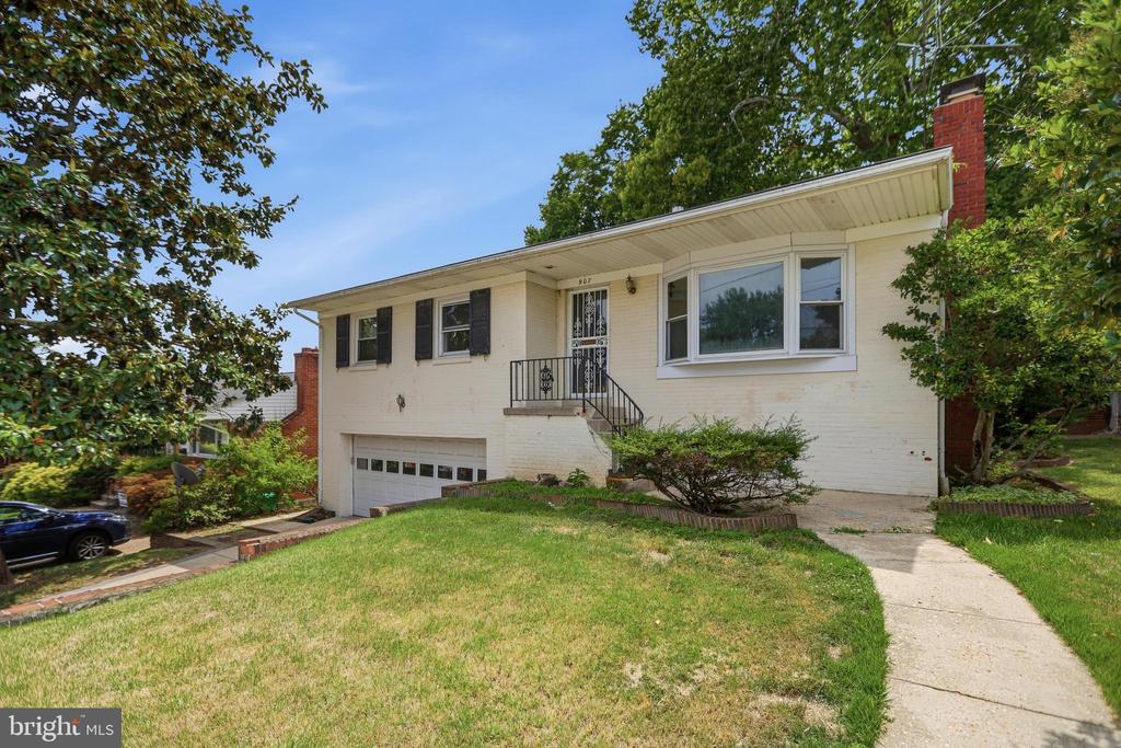 907 LURAY PLACE