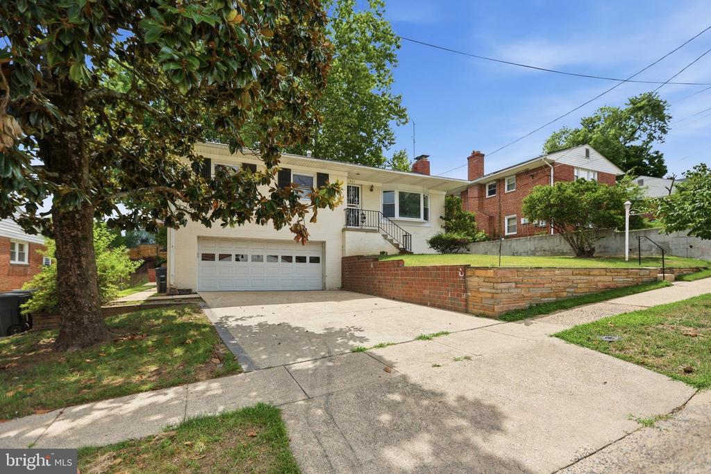 907 LURAY PLACE
