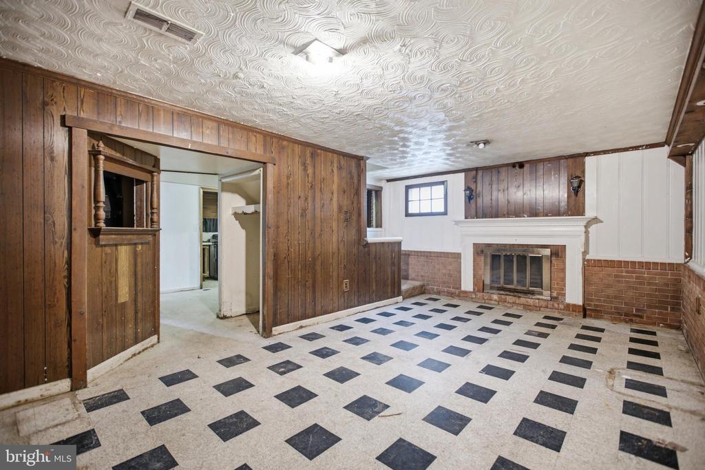 907 LURAY PLACE