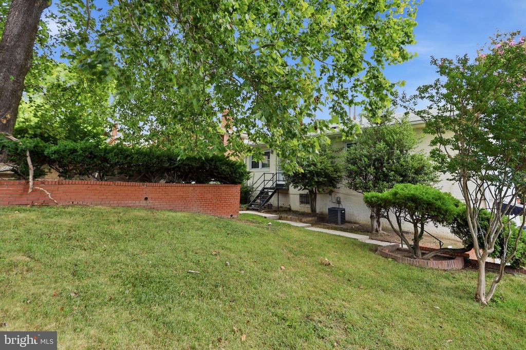 907 LURAY PLACE