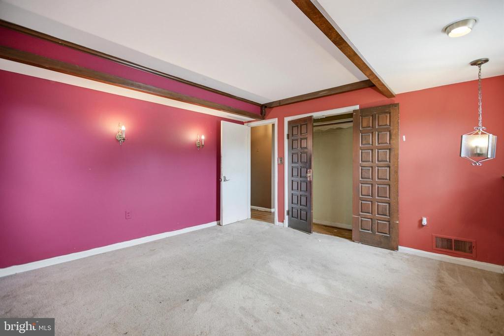 907 LURAY PLACE