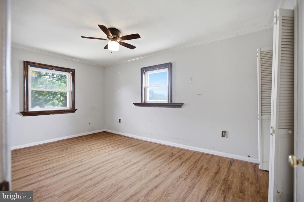 907 LURAY PLACE