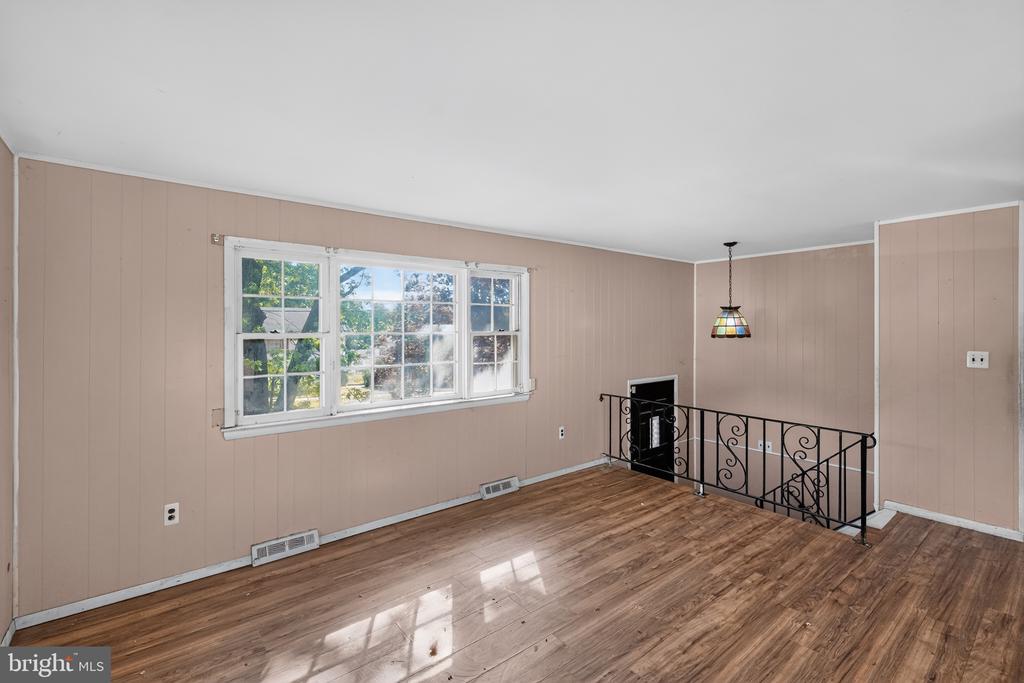 1917 GLENDORA DRIVE