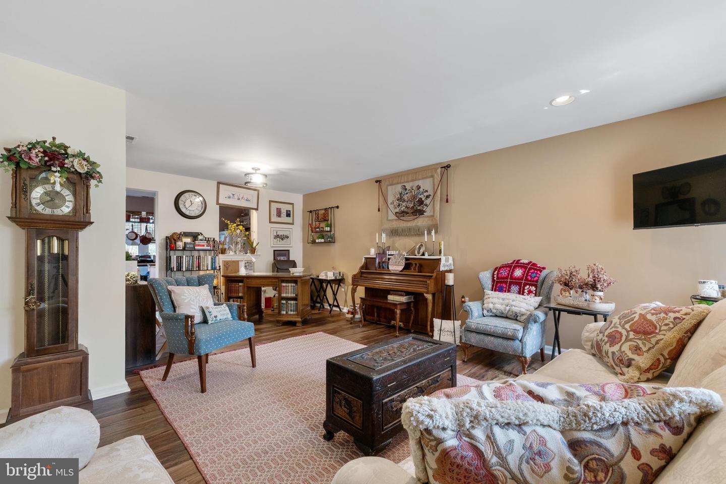 9 Hemlock Ct