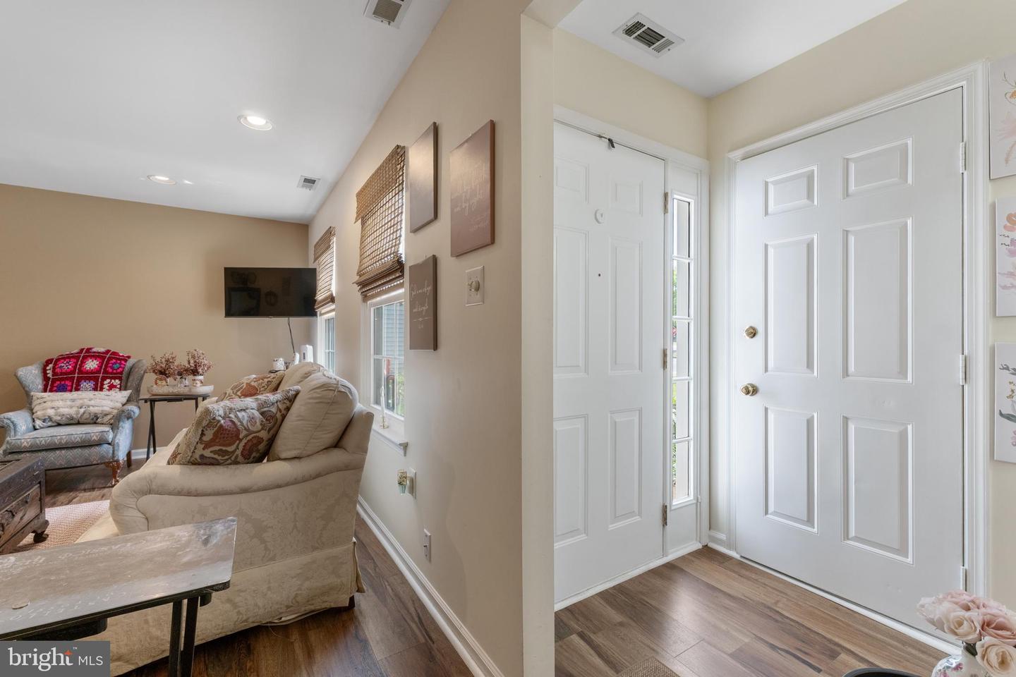 9 Hemlock Ct