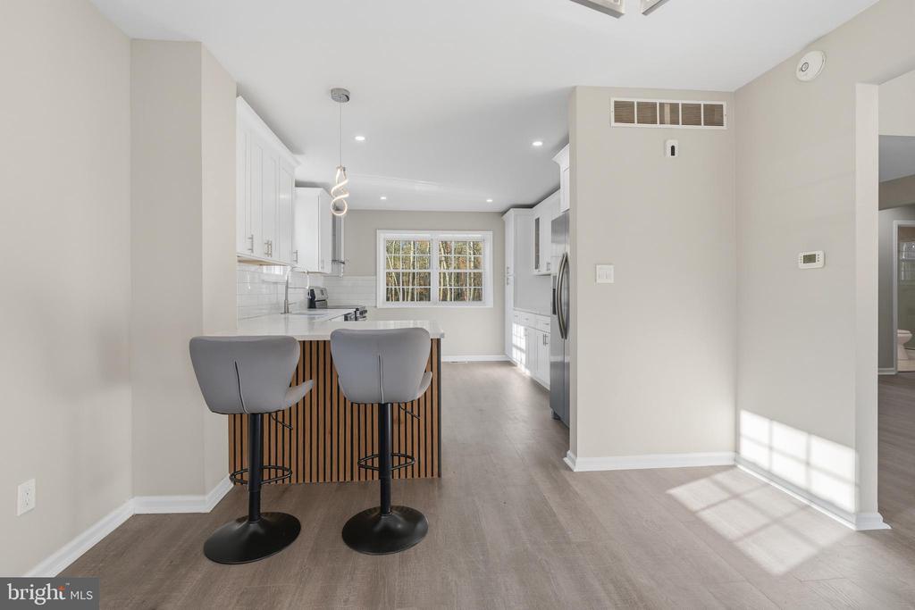 221 OAK LANE