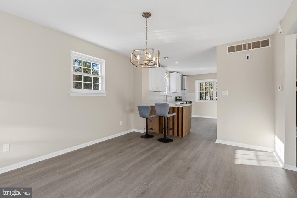 221 OAK LANE