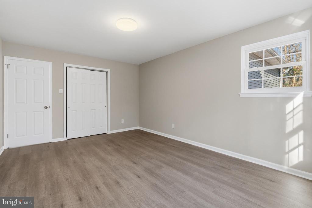 221 OAK LANE
