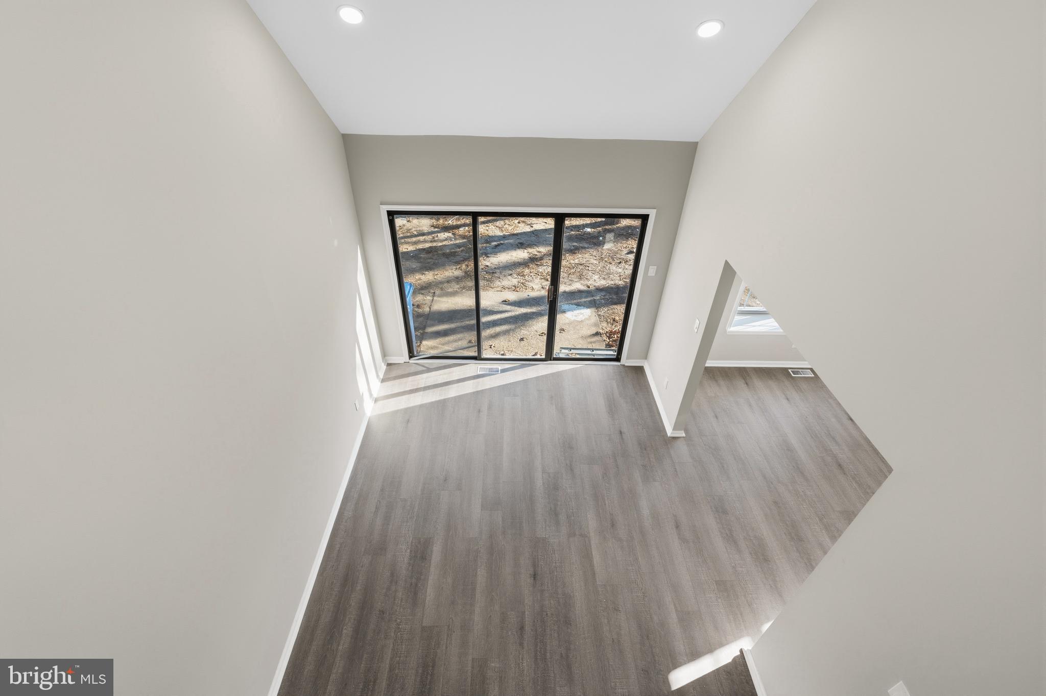 221 OAK LANE