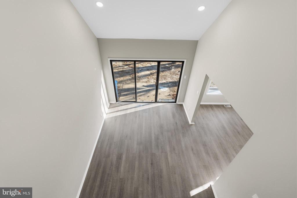 221 OAK LANE