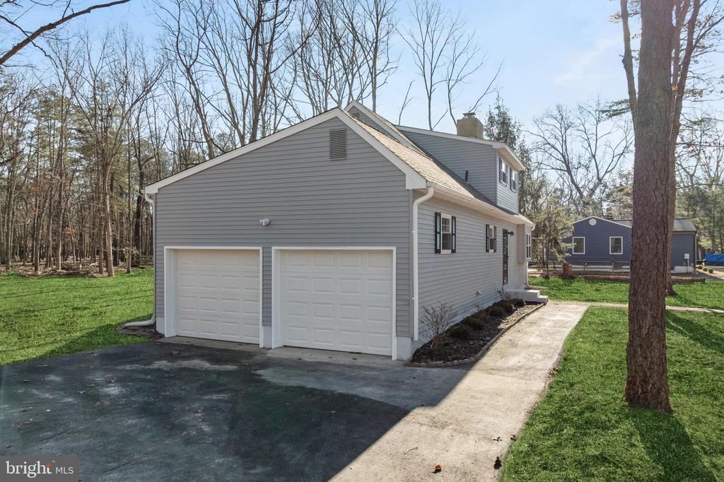 221 OAK LANE