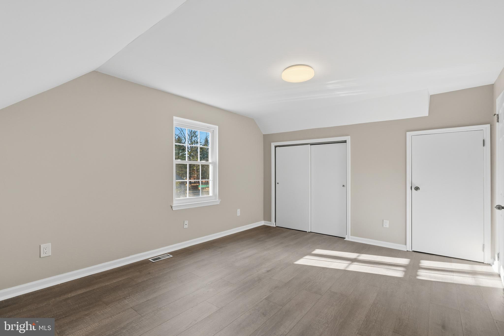 221 OAK LANE