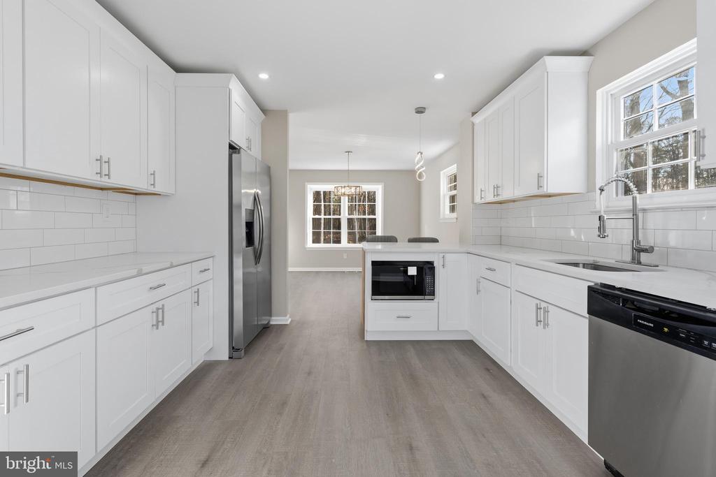 221 OAK LANE