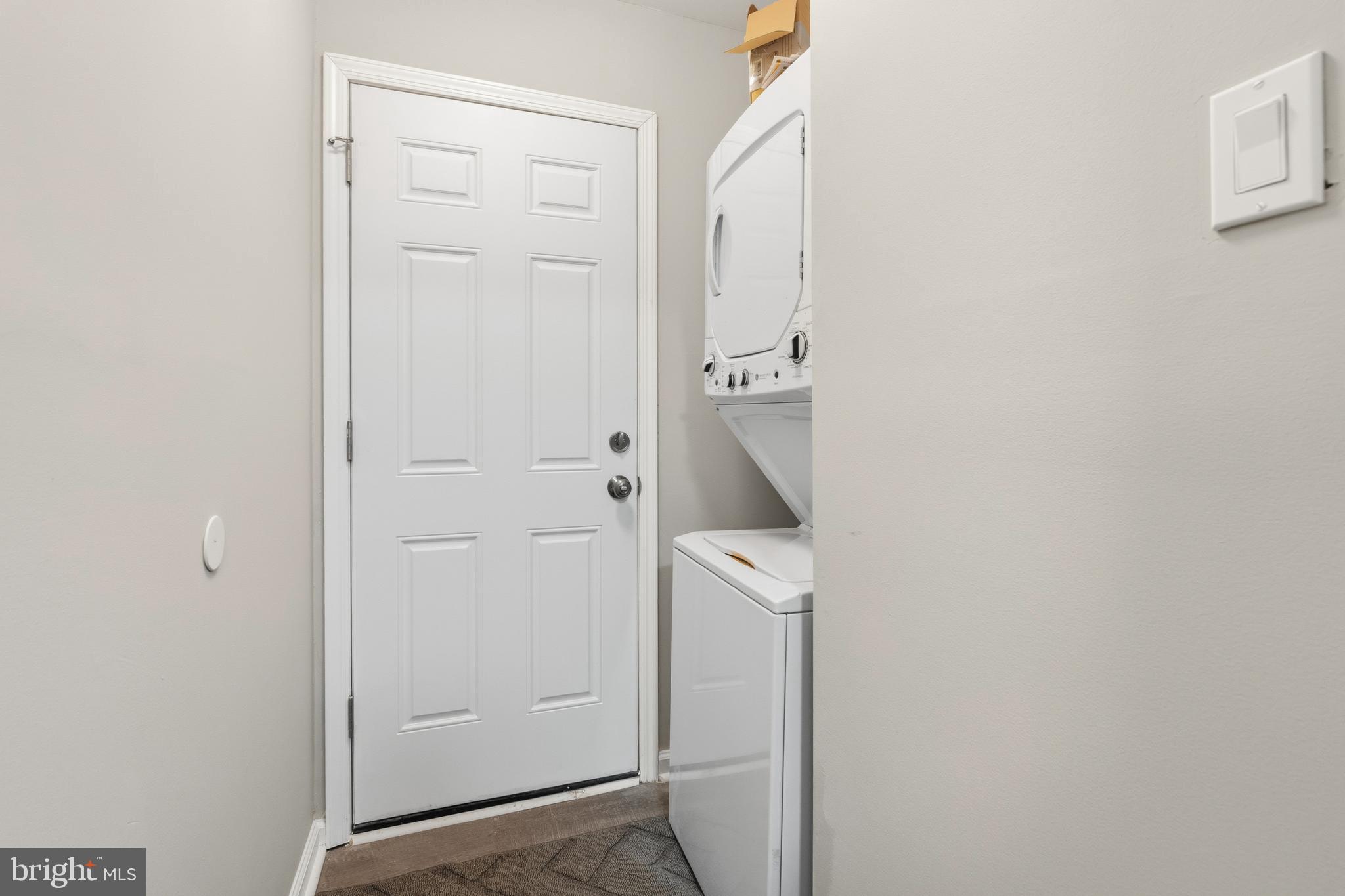 221 OAK LANE