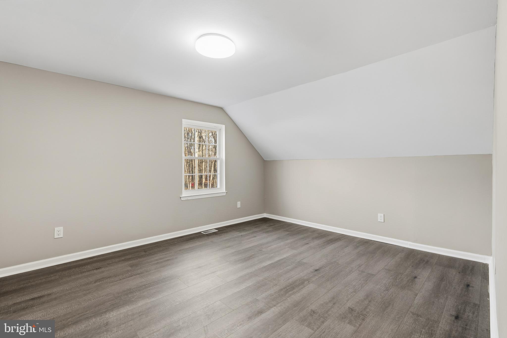 221 OAK LANE