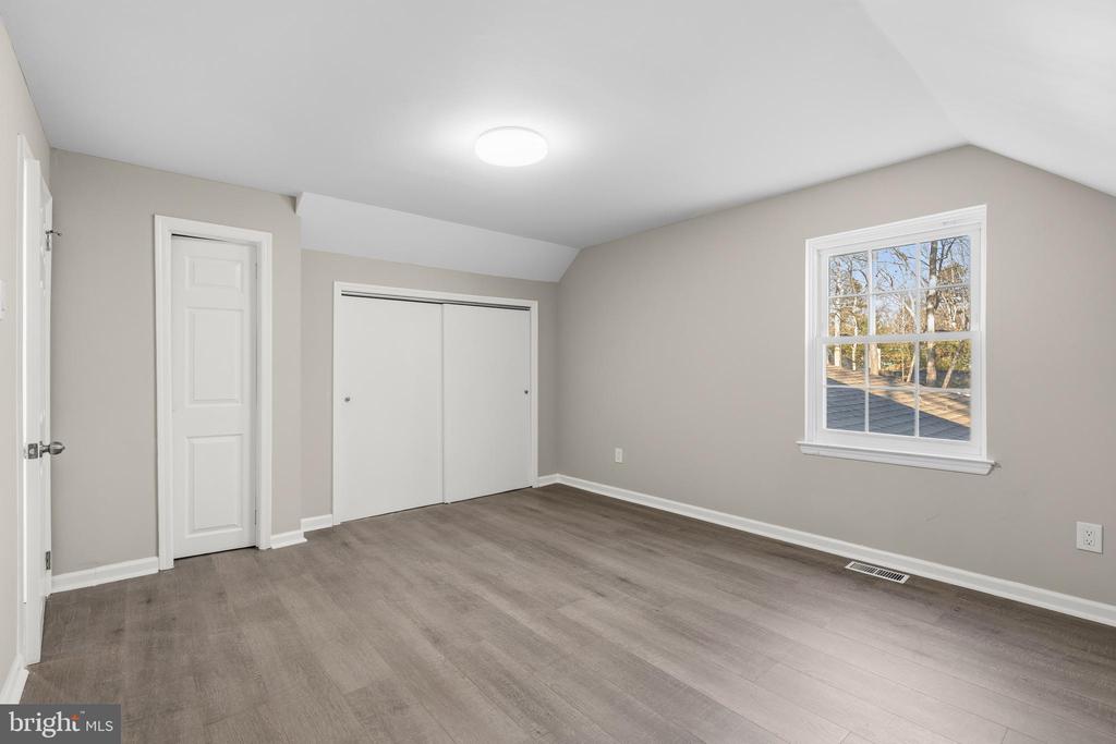 221 OAK LANE