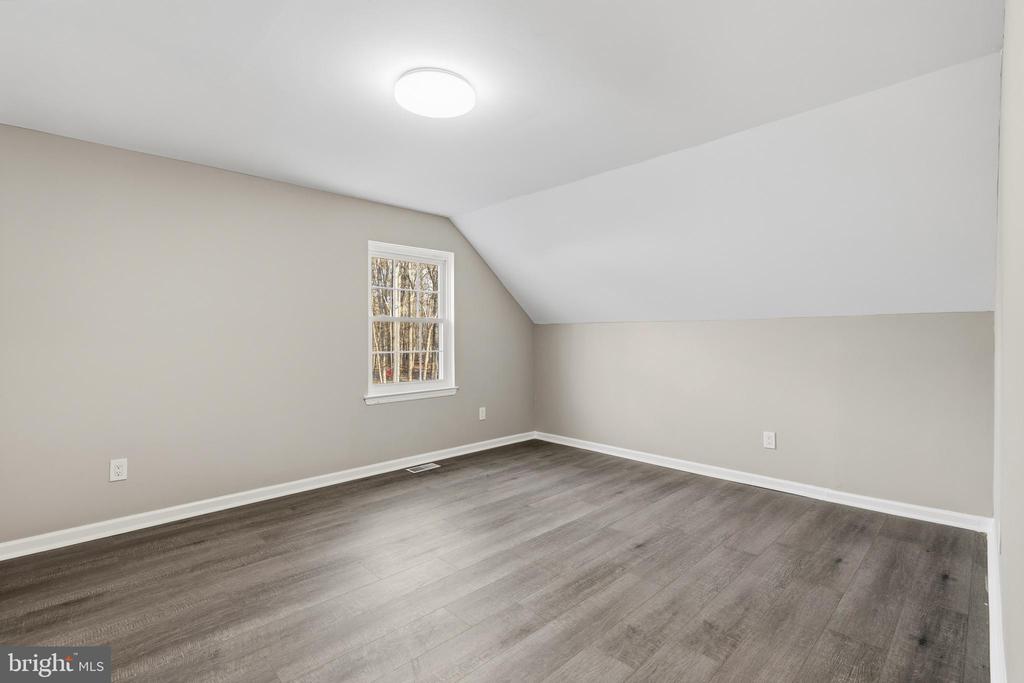221 OAK LANE
