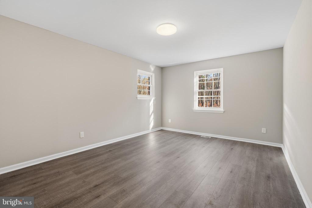 221 OAK LANE