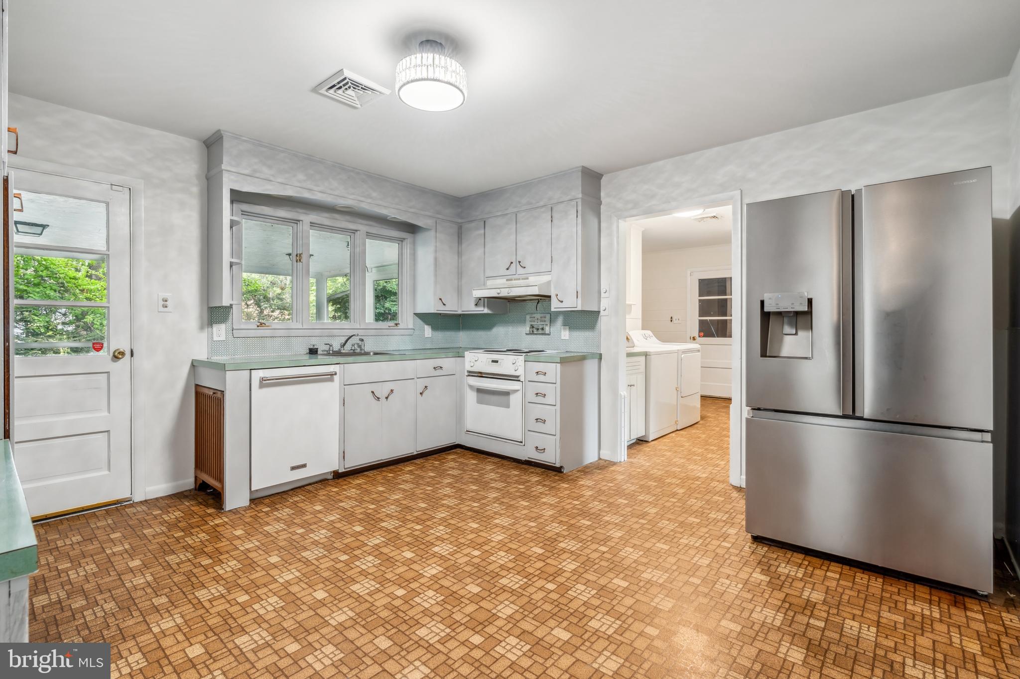 27 Woodcrest Ave