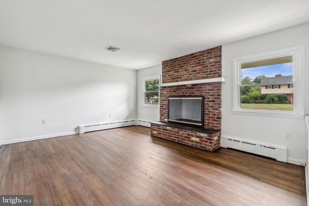 27 Woodcrest Ave