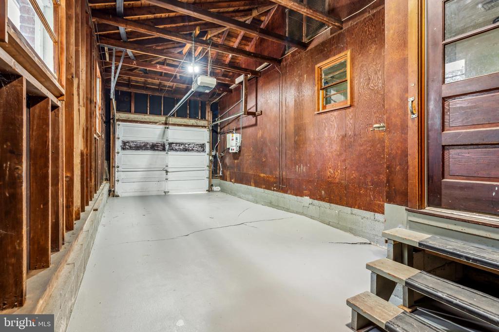 27 Woodcrest Ave