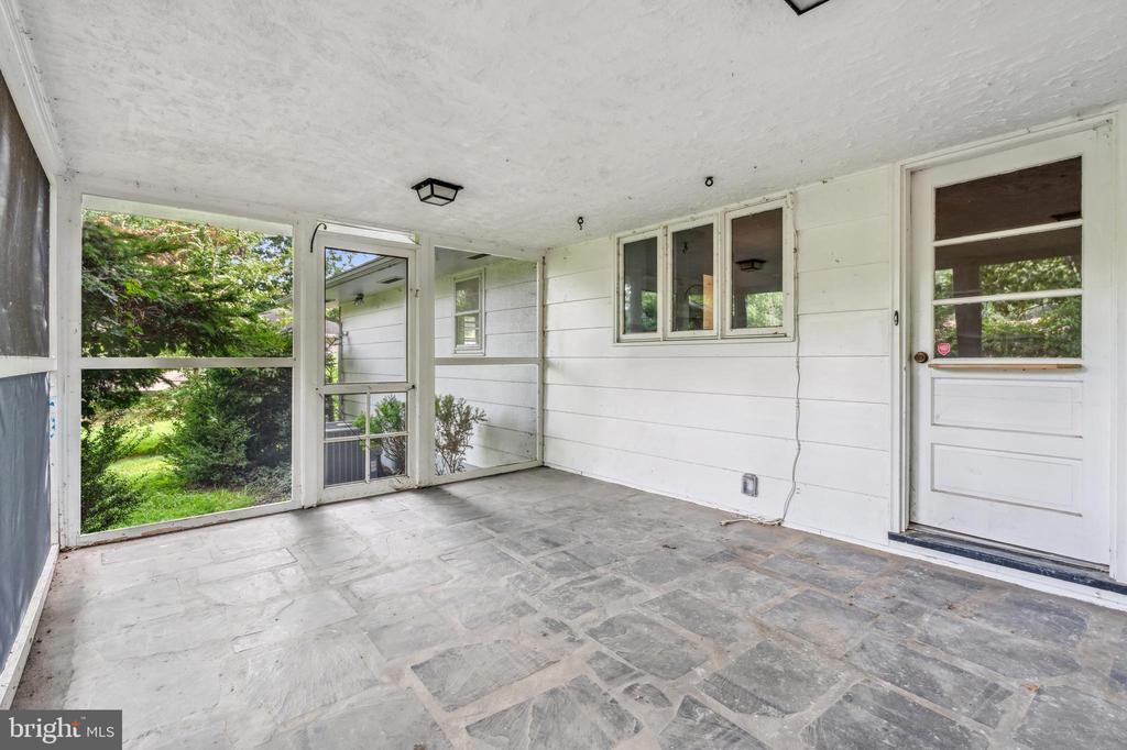 27 Woodcrest Ave